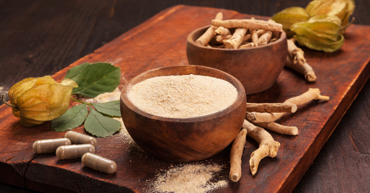 Roots and powder of Ashwagandha also known as Indian ginseng on wooden background. Hair loss, anti cancer, testosteron and depression benefits.
