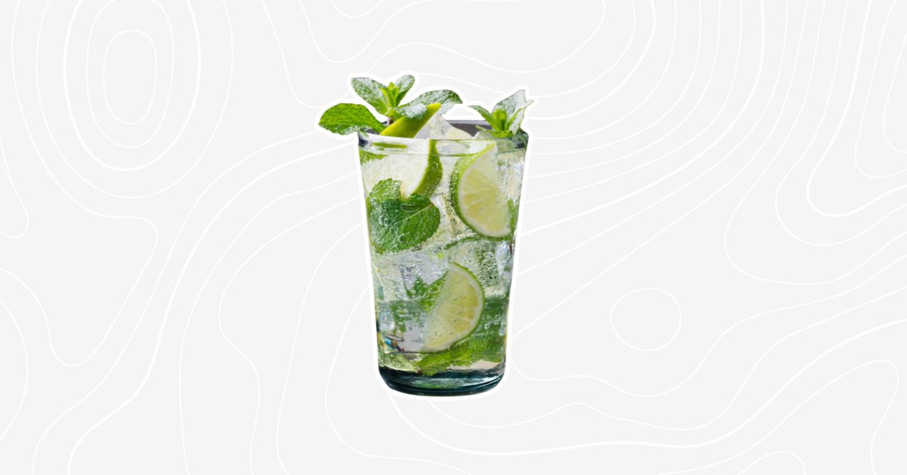 A mint mojito mocktail with lime slices and fresh mint leaves.